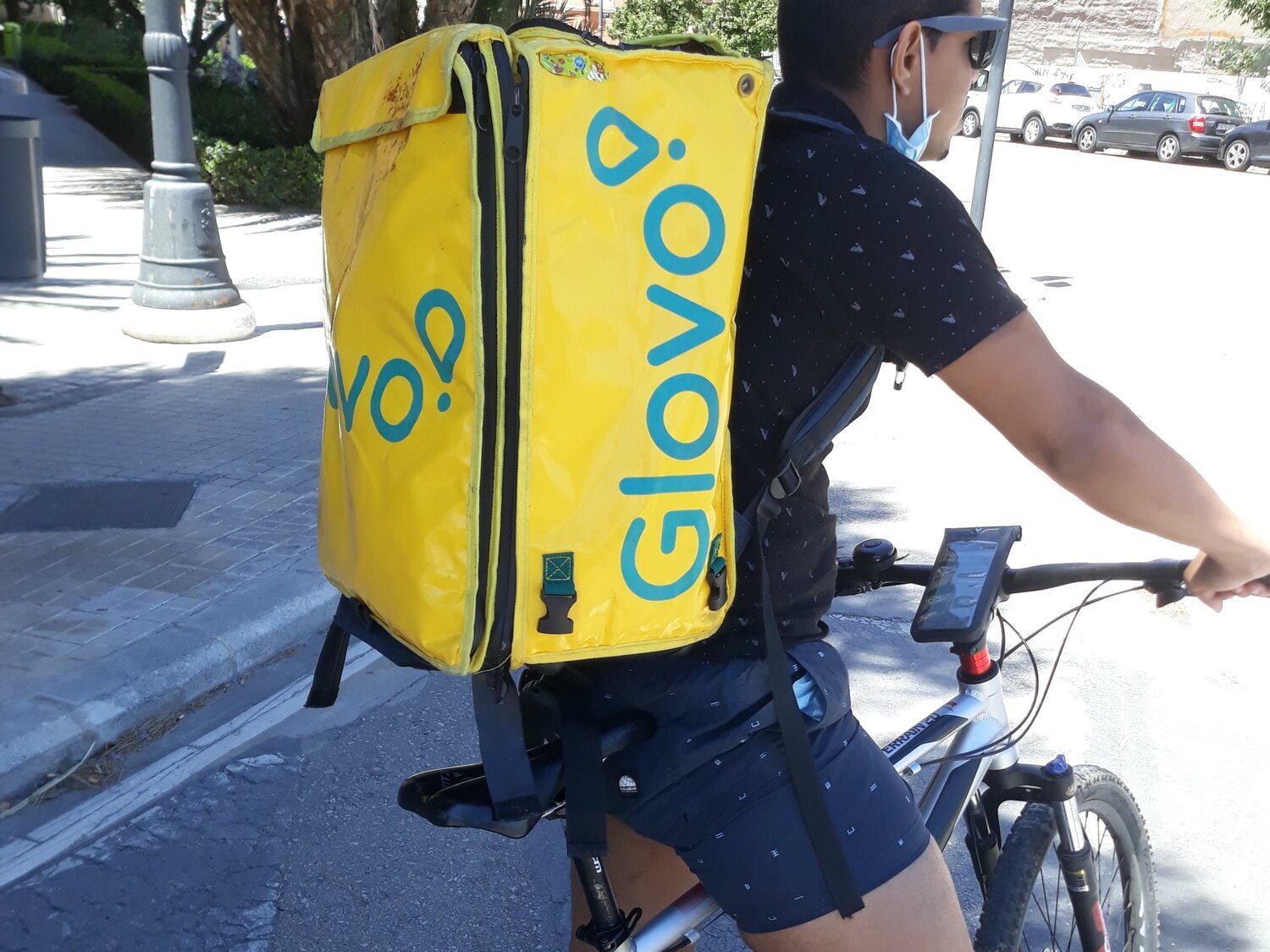 La Comisión Europea multa a Glovo y su matriz con 330 millones por organizar un cártel