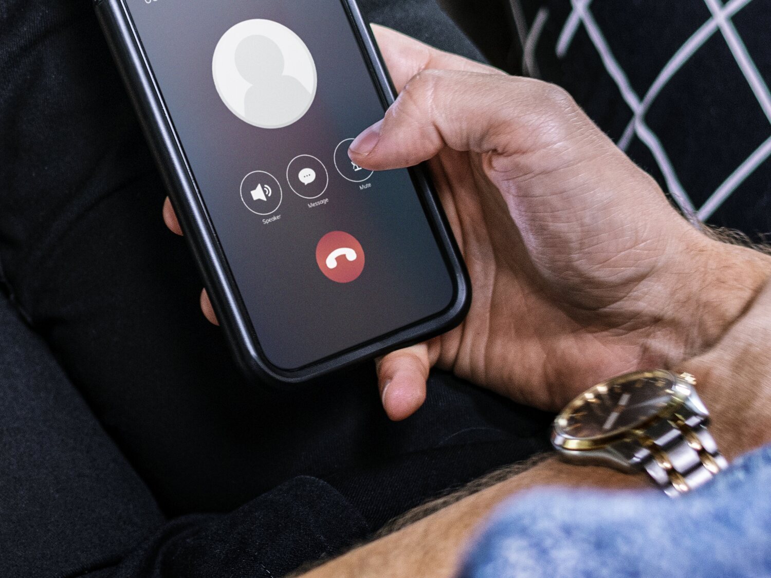 Adiós al uso de teléfonos móviles para llamadas comerciales: prohibido desde el 7 de junio