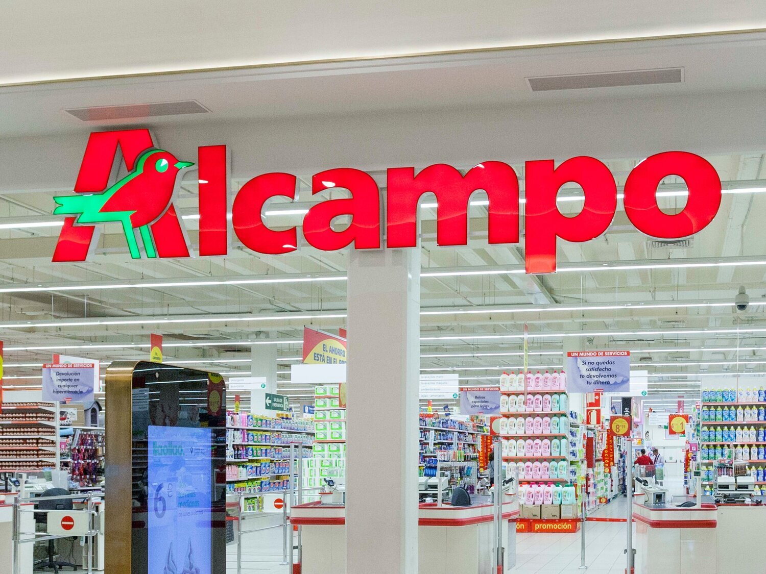 Adiós Alcampo: giro en sus supermercados al modelo 7-7 para evitar el cierre de tiendas
