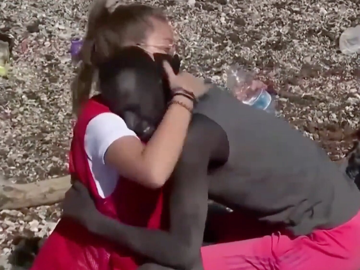 Muere Abdou Ngom, el migrante senegalés que se abrazó con una voluntaria de Cruz Roja