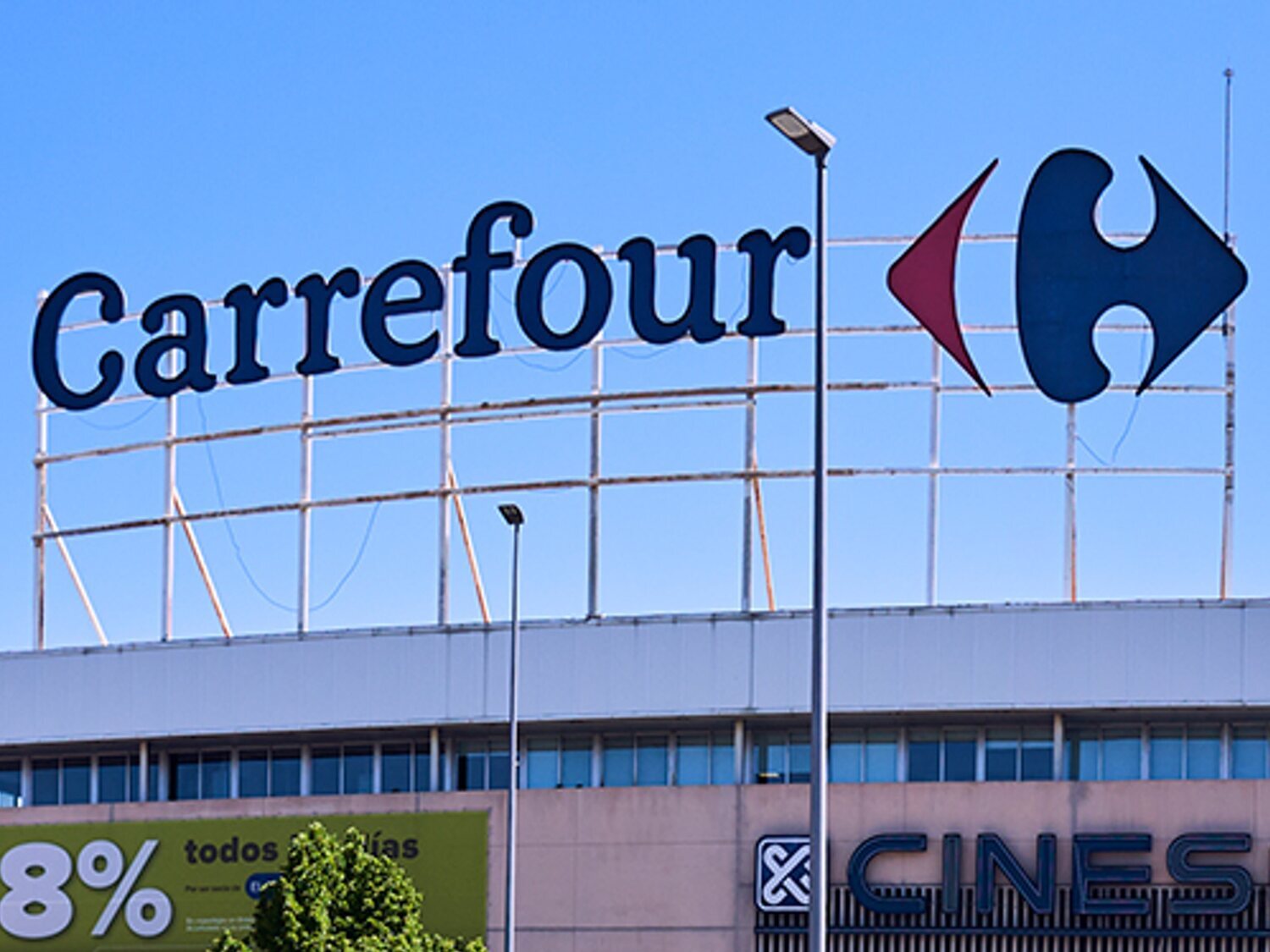 Carrefour se expande en España: abre 100 supermercados y busca 700 empleados en 2025
