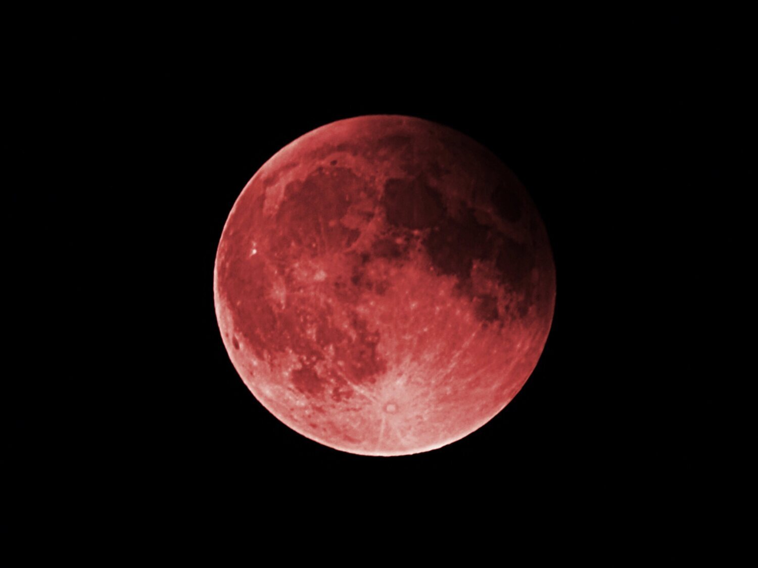 Qué es la 'Luna de fresa': cómo ver el mayor evento astronómico de junio de 2025