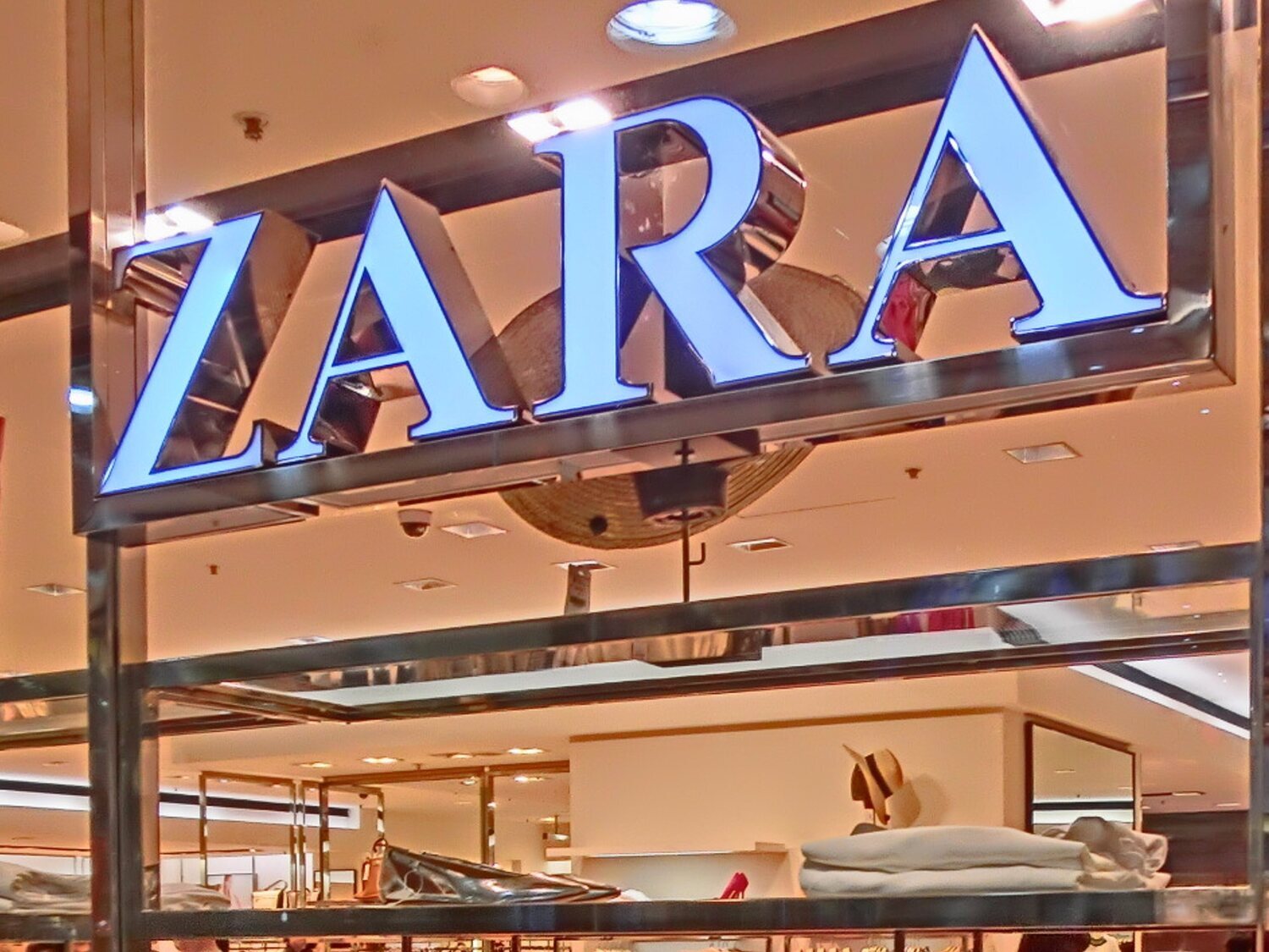 Adiós Zara: cierra 136 tiendas en España y desaparece en 2025