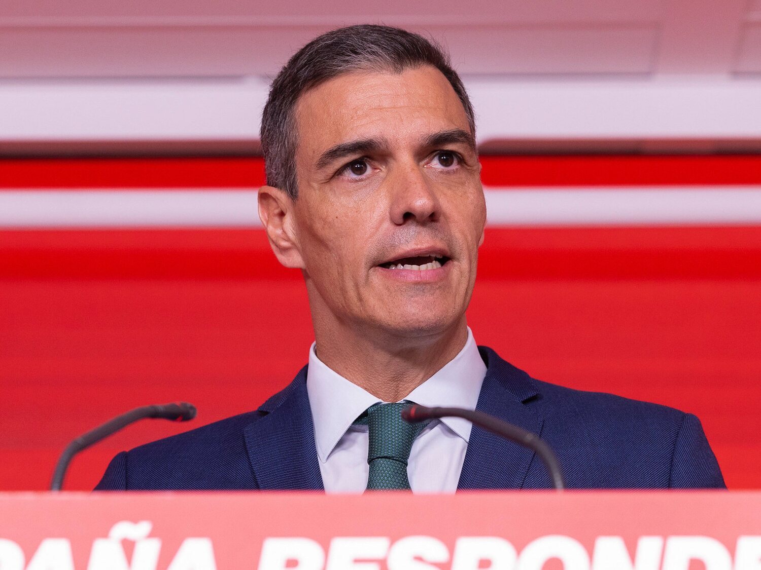 Pedro Sánchez dedica una nueva carta a la militancia: "Quieren derribarnos como sea"