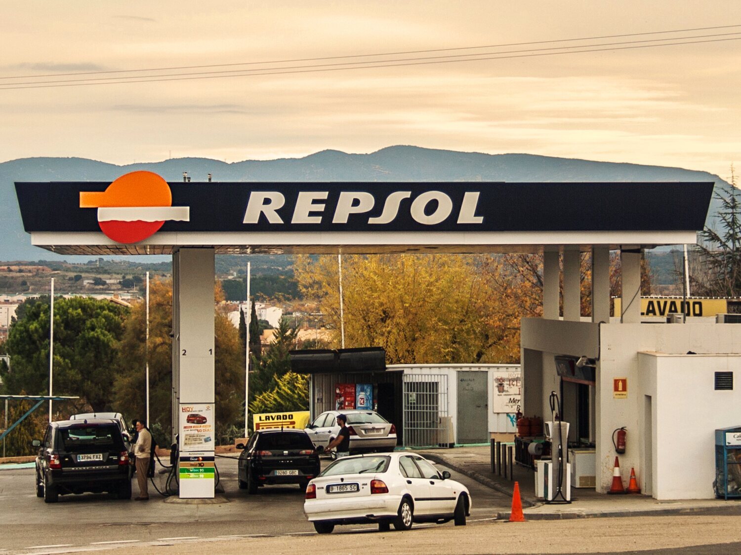 Adiós Repsol: cierra sus gasolineras en España para operar con una nueva marca