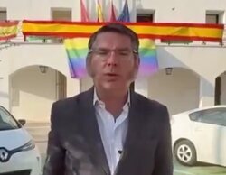 VOX intenta censurar la enseña LGTBIQ+ en Parla y se salta la ley de banderas