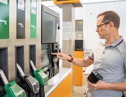 El Gobierno prohibirá la publicidad de gasolina siguiendo el modelo de la ley antitabaco