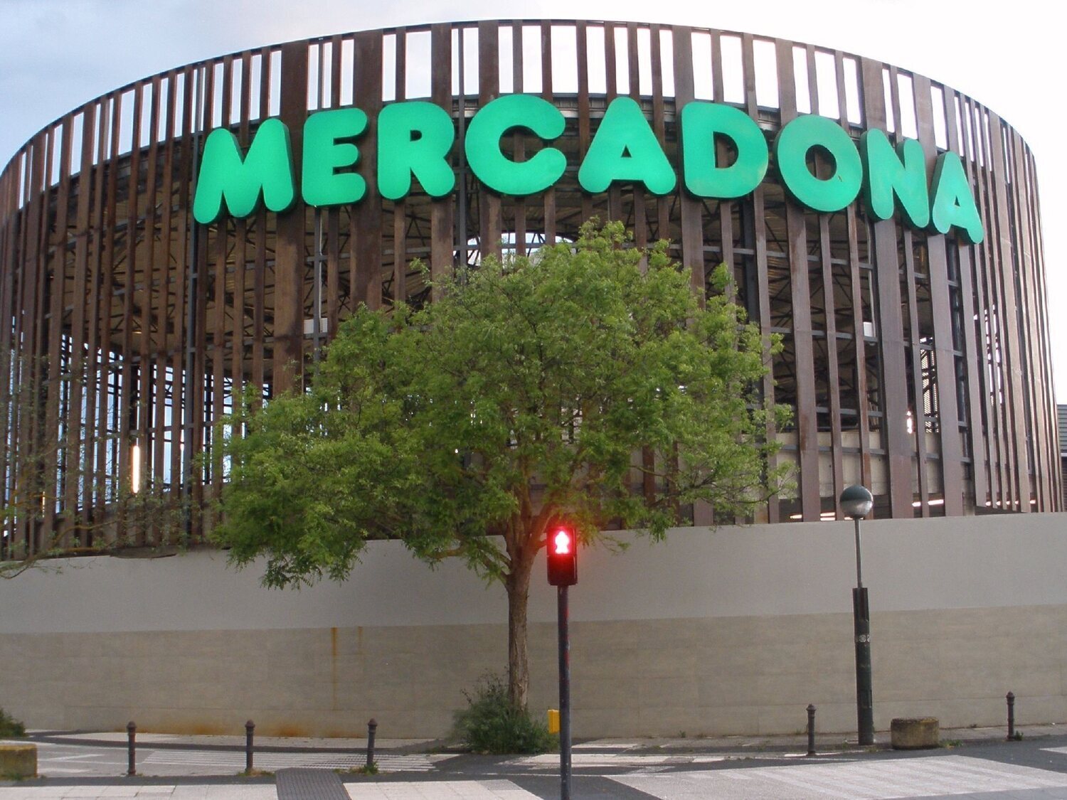 Adiós Mercadona: cambia el horario de sus supermercados y abre en domingo