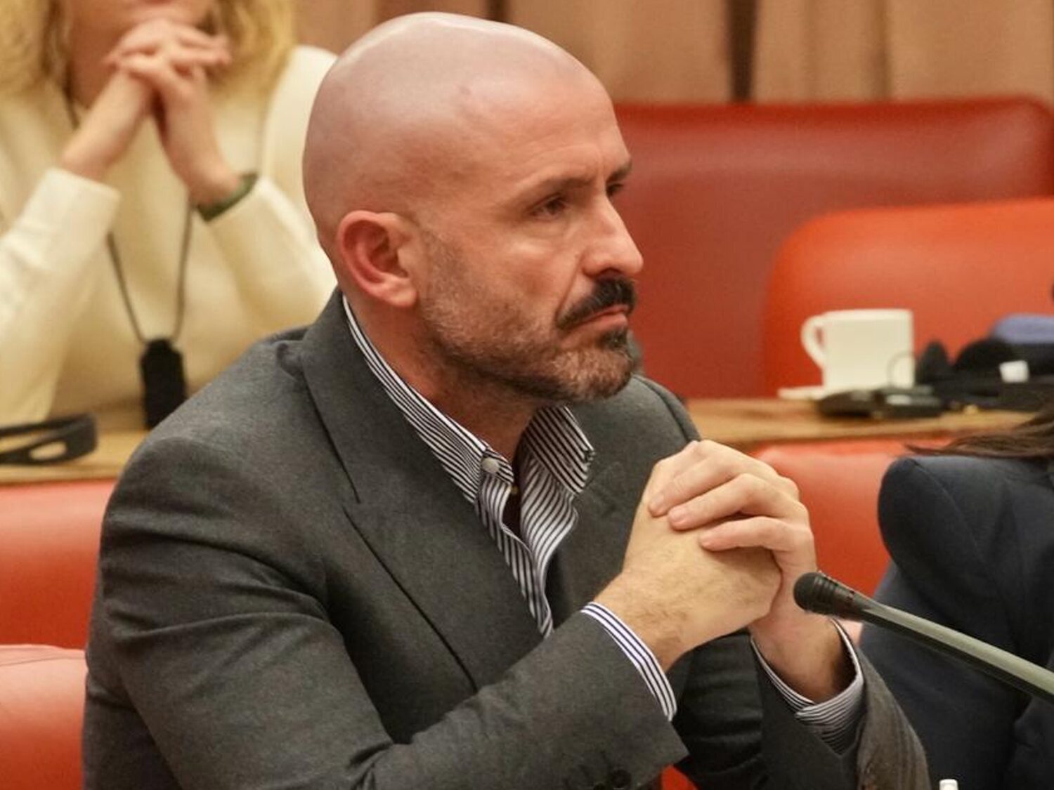 Críticas a Jaime de los Santos (PP) por hablar de la asesora de Begoña Gómez: su pasado