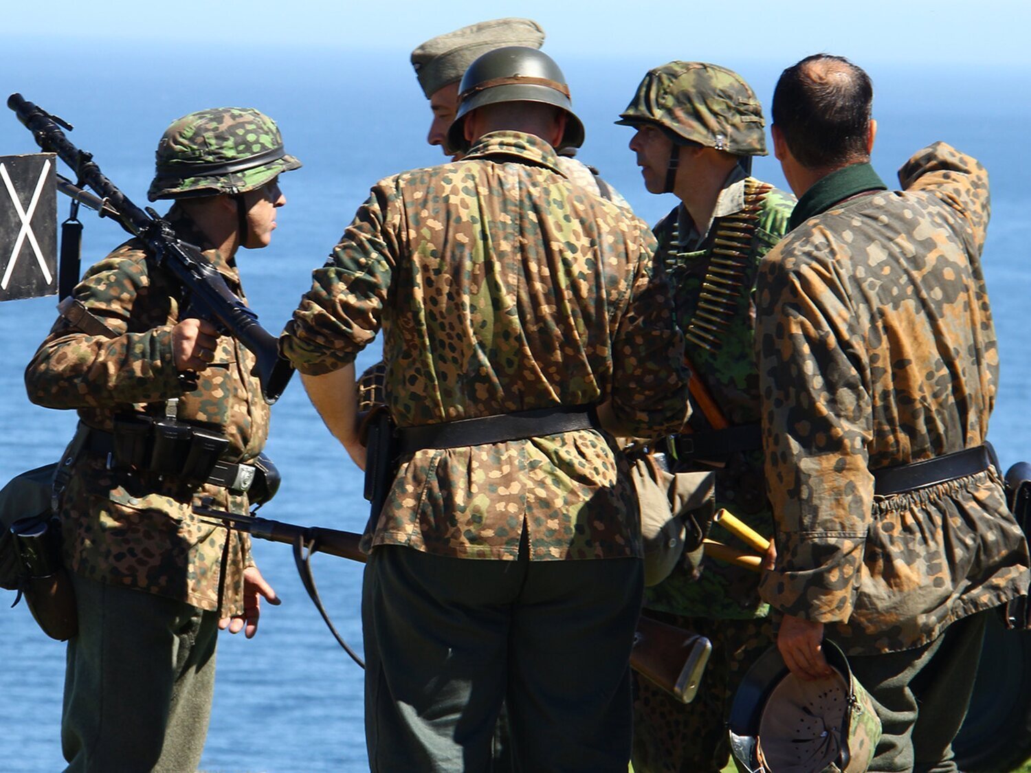 Los españoles prefieren pagar más impuestos por sanidad que en defensa, según un sondeo