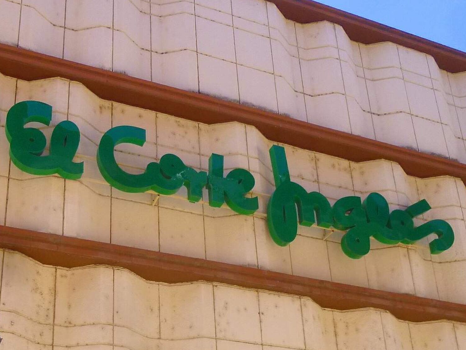 Adiós El Corte Inglés: cierra todos sus centros comerciales su gran competidor en Madrid