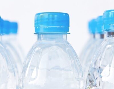 Confirmado por la OCU: estas son las peores botellas de agua mineral del supermercado