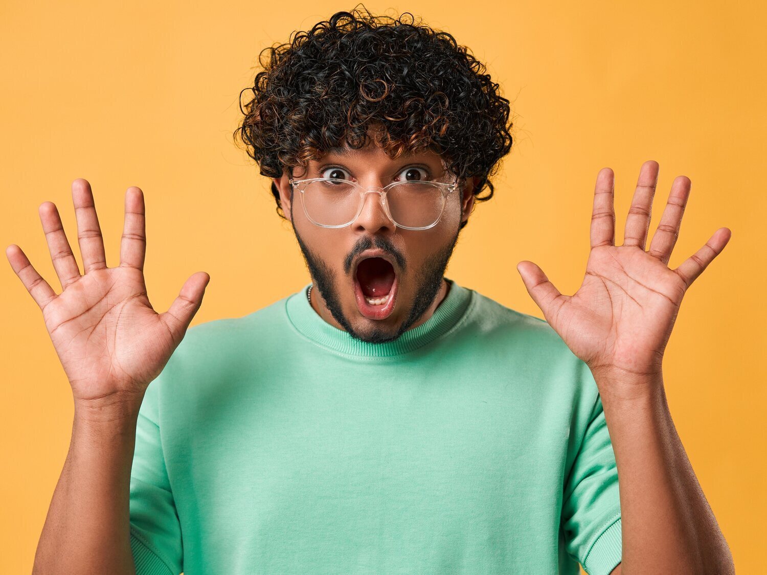 No te vas a creer dónde acaba la ropa donada: el sorprendente hallazgo de un influencer