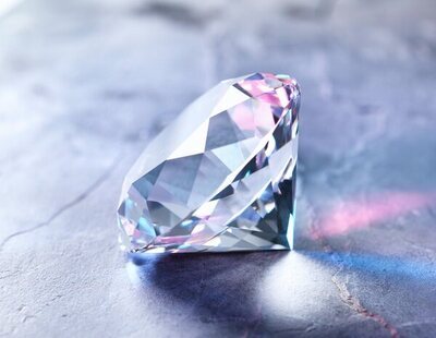 Un niño se hace millonario en plena excursión al Cráter de Diamantes: pieza de 7 quilates