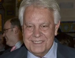 Una histórica dirigente del PSOE lanza recogida de firmas para expulsar a Felipe González