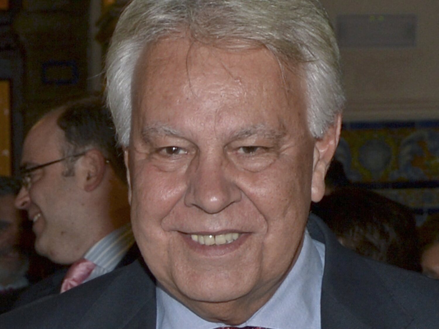 Una histórica dirigente del PSOE lanza recogida de firmas para expulsar a Felipe González