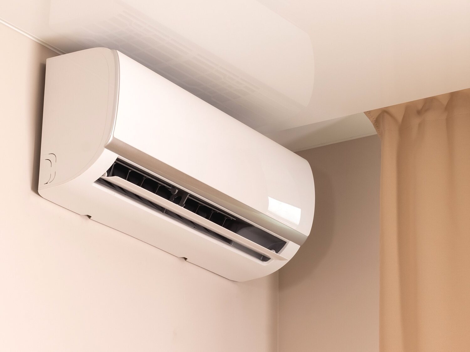 Cuánto se gasta por tener el aire acondicionado encendido durante 8 horas