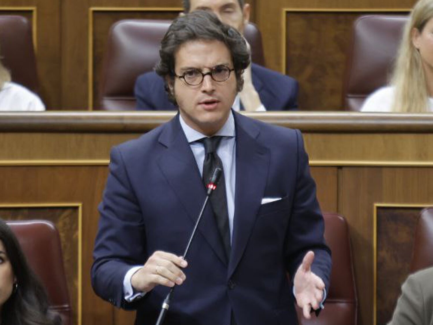 Un diputado de VOX se queja de tener que trabajar en julio: "Interrumpe el descanso"
