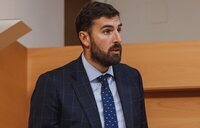 El PSOE demanda al líder de VOX en Murcia por delito de odio en las "cacerías" a migrantes