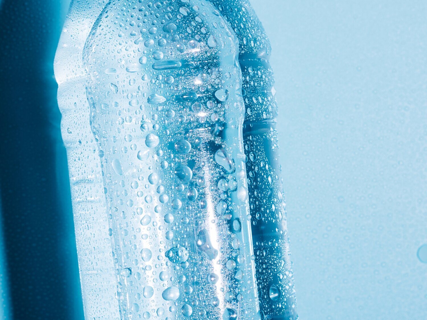 El truco para refrescar la habitación sin aire acondicionado: solo hace falta una botella