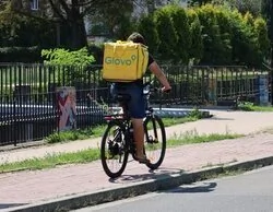 Multan a Glovo a pagar 847.000 euros por emplear a extranjeros sin permiso de trabajo