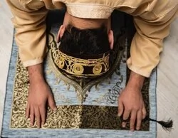 Por qué es inconstitucional prohibir actos islámicos: la norma de PP y VOX en Murcia