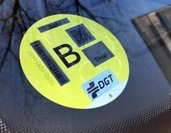 Adiós a las etiquetas de la DGT: así te afectará la nueva clasificación desde 2026