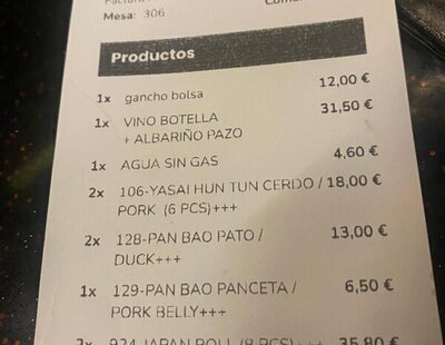 Un restaurante pide 36.000€ a una mujer por quejarse de que le cobrasen 12€ por colgar un bolso