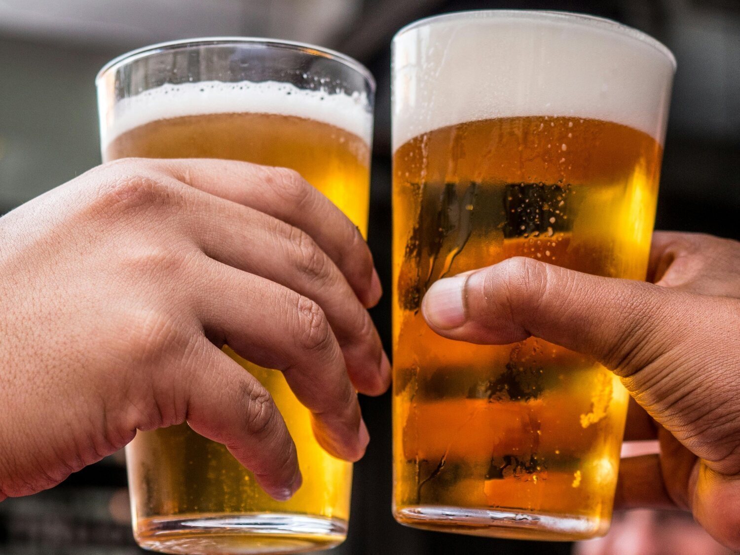 Estas son las propiedades de la espuma de cerveza: todos sus beneficios para la salud