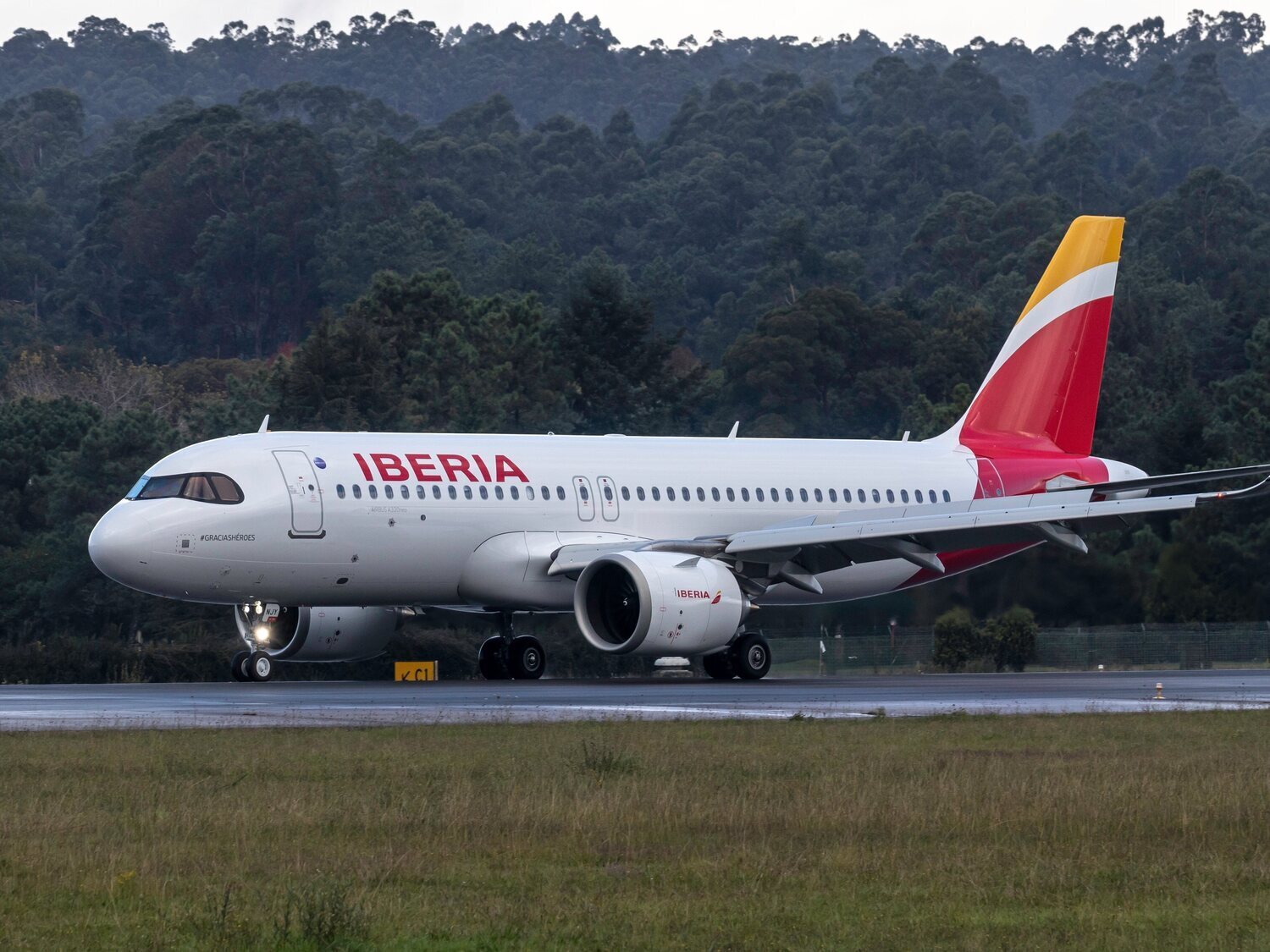 Vuelos 'low cost' desde 21 euros: Iberia lanza una campaña de vuelos a precios de saldo