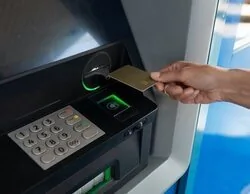 Cuándo se cobra la pensión en septiembre de 2025: fechas en BBVA, Caixabank, Santander...