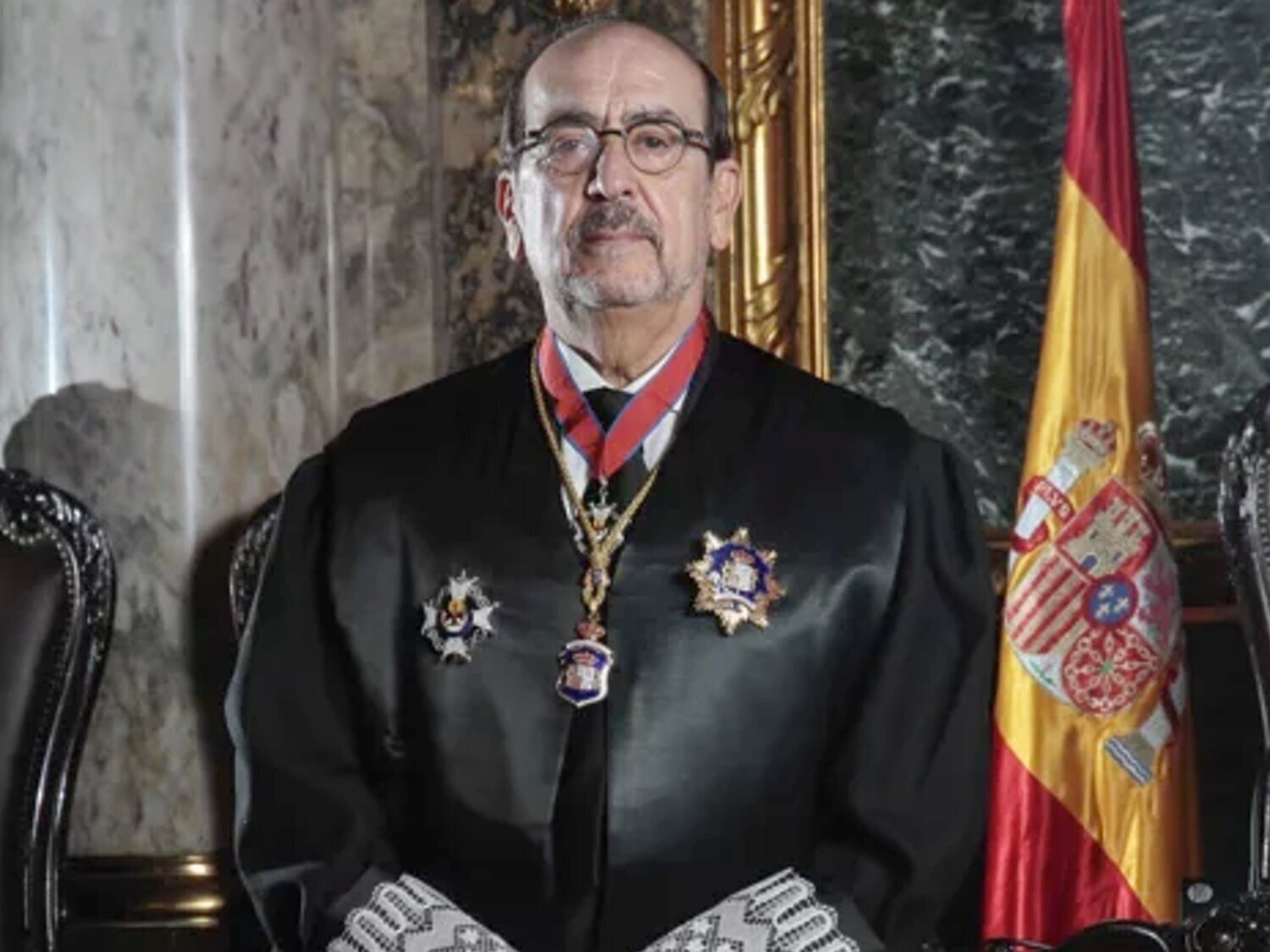 Un exmagistrado del Supremo se hace llamar Francisca Javiera y se burla de las trans
