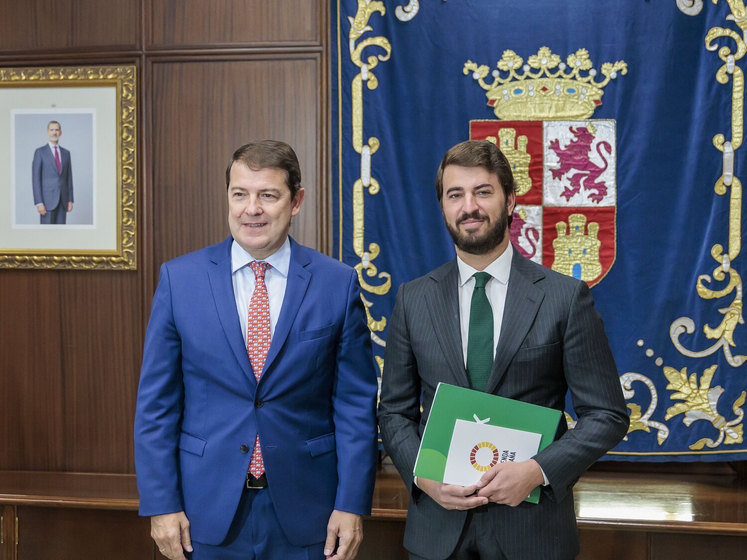 Mañueco esquiva la investigación política de los incendios gracias a PP y VOX