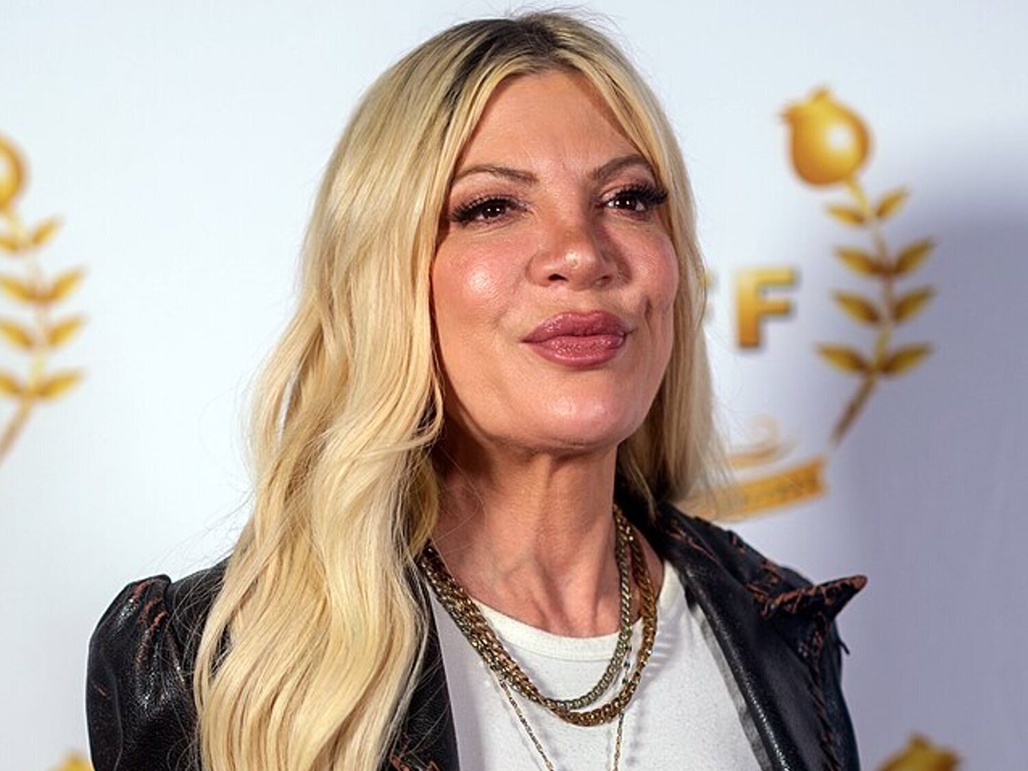 Salen a la luz los brutales ingresos de Tori Spelling: actriz de 'Sensación de vivir'