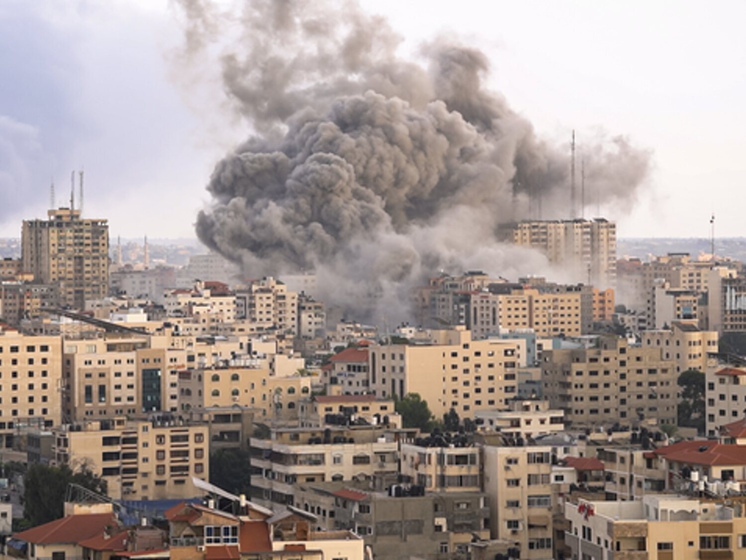 Francia, contra la masacre en Gaza: pide a Israel "poner fin a esta campaña destructiva"