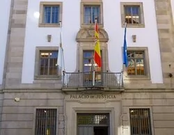 Cinco años de prisión y una multa para un vigués por arrojar cocaína a la policía