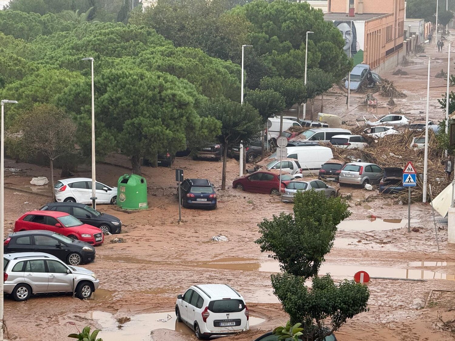 Se activa la alerta roja por lluvias torrenciales en Valencia a casi un año de la DANA