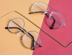 Ni líquidos ni productos: el truco más sencillo y efectivo para limpiar las gafas