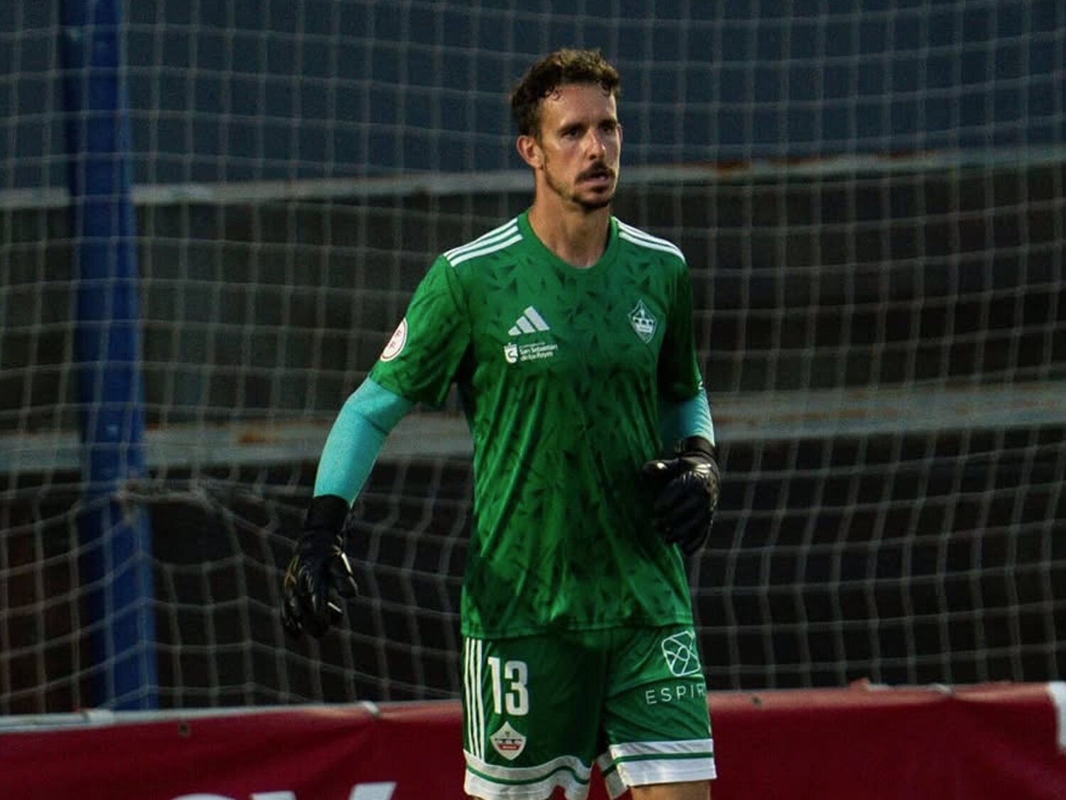 Homofobia en pleno partido de fútbol en Madrid: insultos contra Alberto Lejárraga