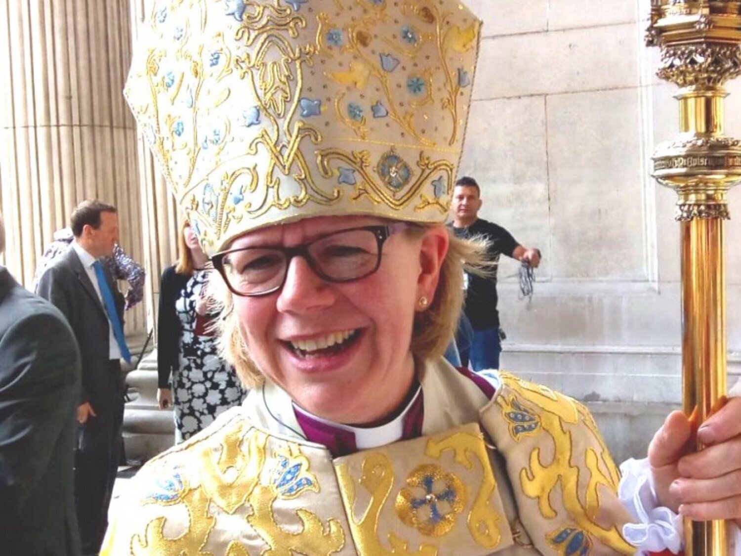 Quién es Sarah Mullaly: la primera mujer al frente de la Iglesia Anglicana