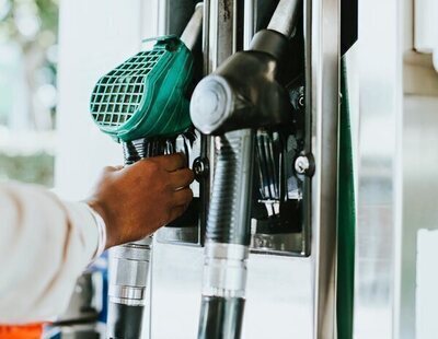 Este es el día de la semana para llenar el depósito de gasolina más barato, según la OCU