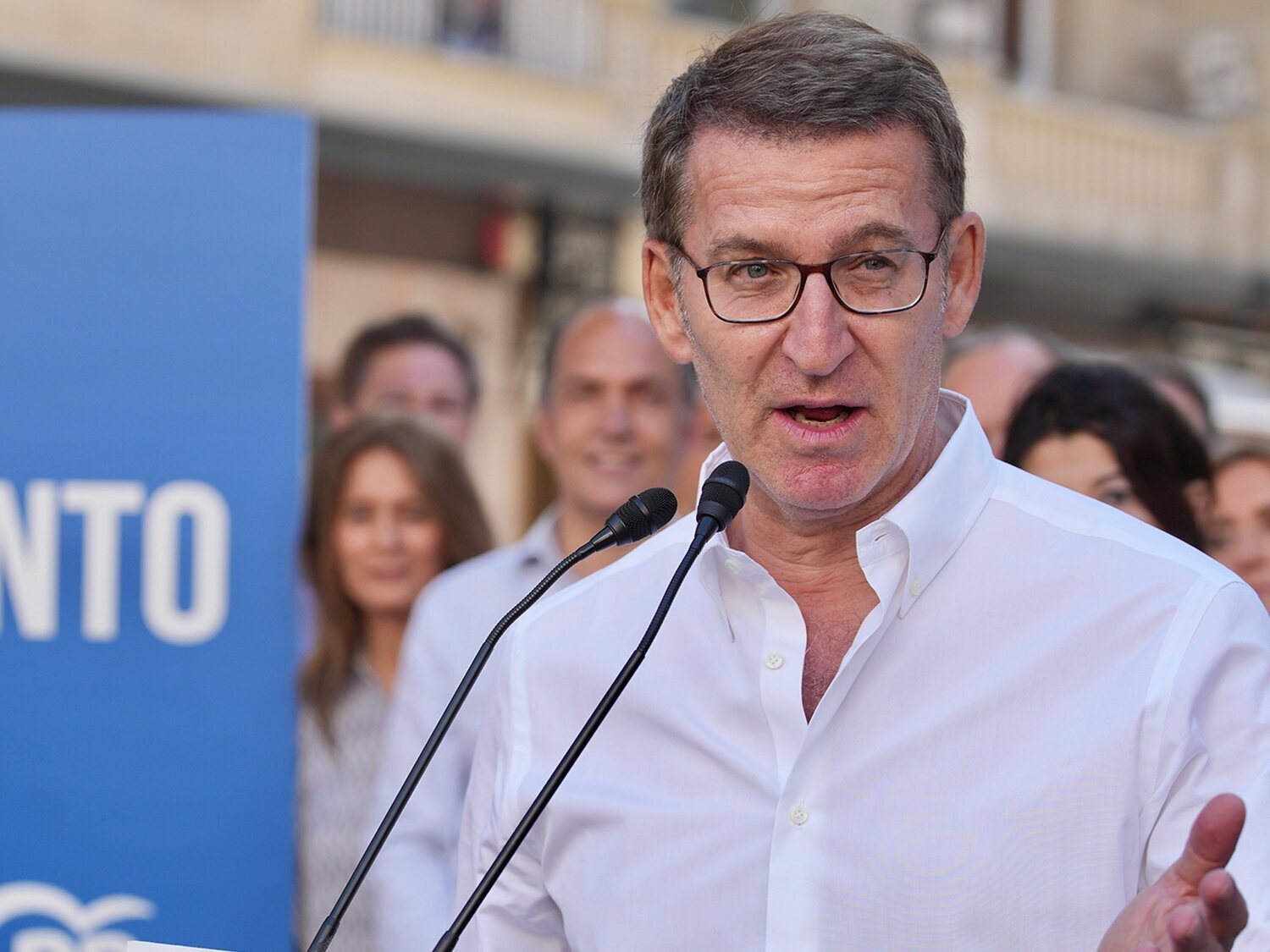 El PP cae cuatro puntos y se sitúa al borde del empate con VOX, según el CIS