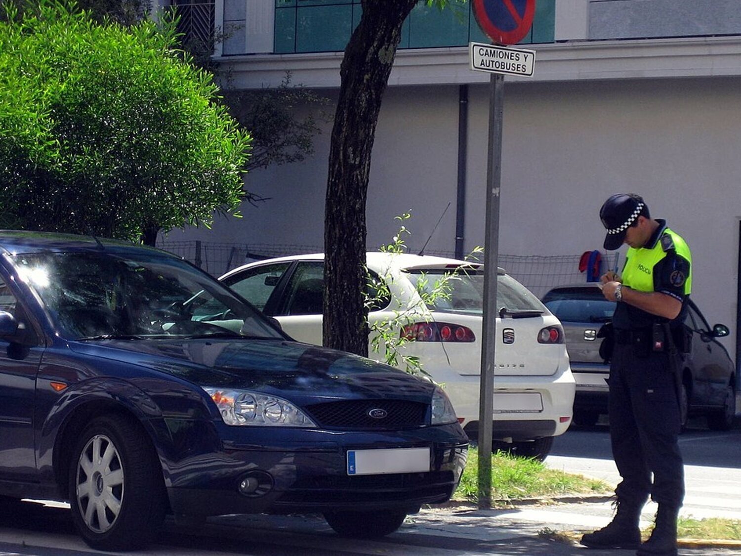 La DGT también puede multarte cuando no conduces: ¿qué otras sanciones puede imponer?