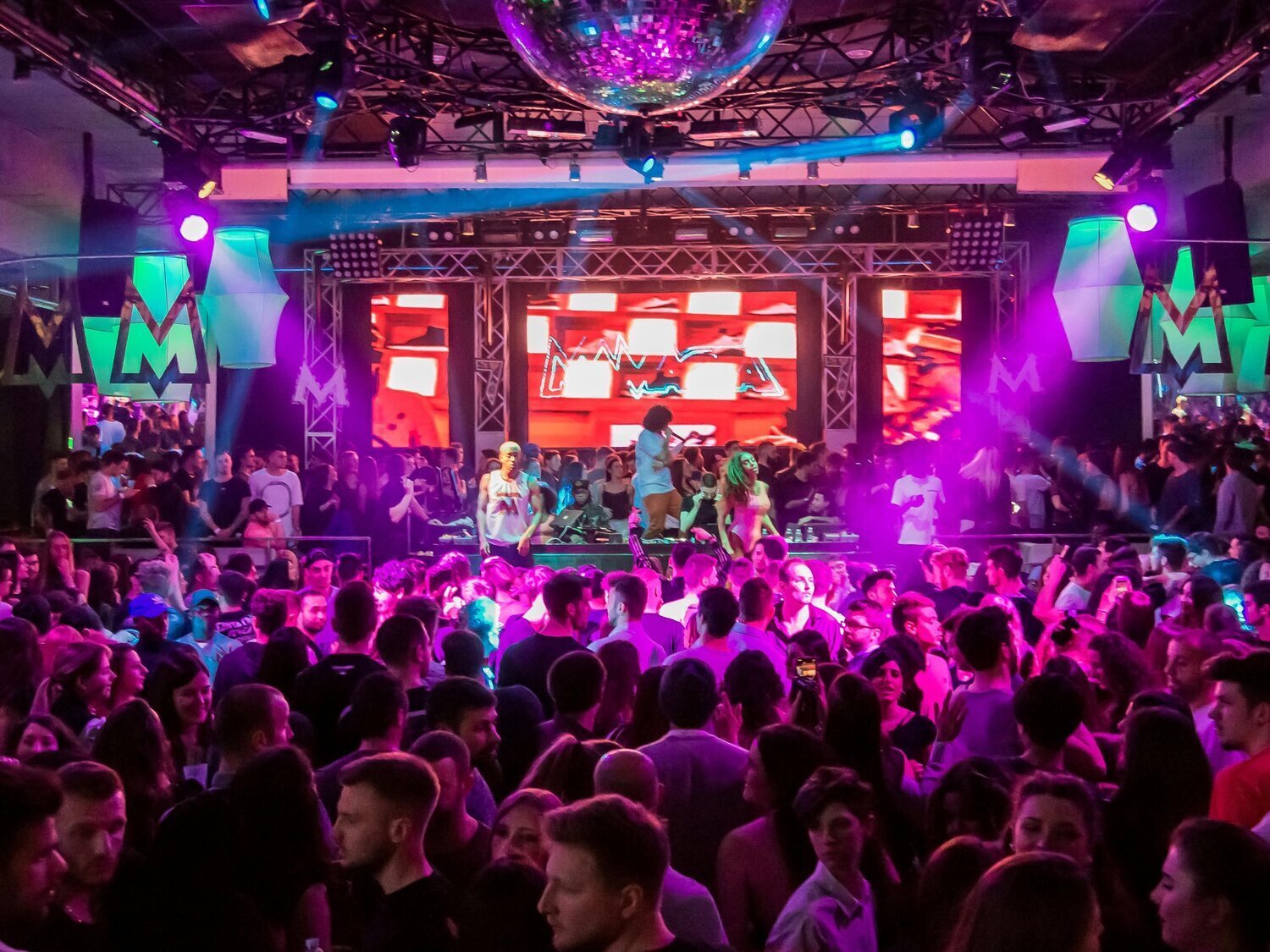 Madrid pone una ley para que los porteros de las discotecas puedan echar a los acosadores