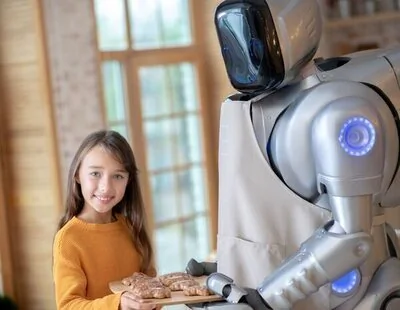 Lava, friega, dobla la ropa: estas son algunas de las tareas que hace el robot del 2025