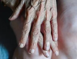 Detenido por abandonar a su madre sin comida y rodeada de heces