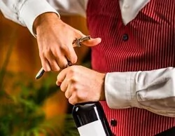 Hay un país en Europa que paga a los camareros 27.300 euros: ¿cuál es?