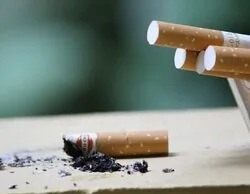 ¿Te pueden multar por fumar en el balcón de casa? Qué dice la Ley de Propiedad Horizontal