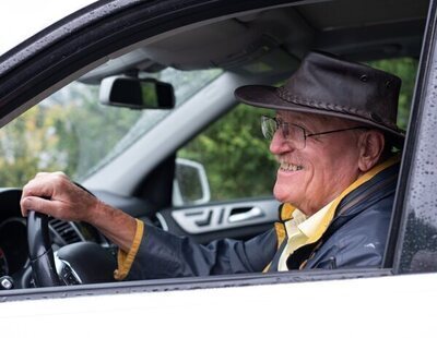 ¿Cuáles son las nuevas normas de la DGT para los conductores mayores de 65 años?