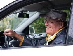 ¿Cuáles son las nuevas normas de la DGT para los conductores mayores de 65 años?